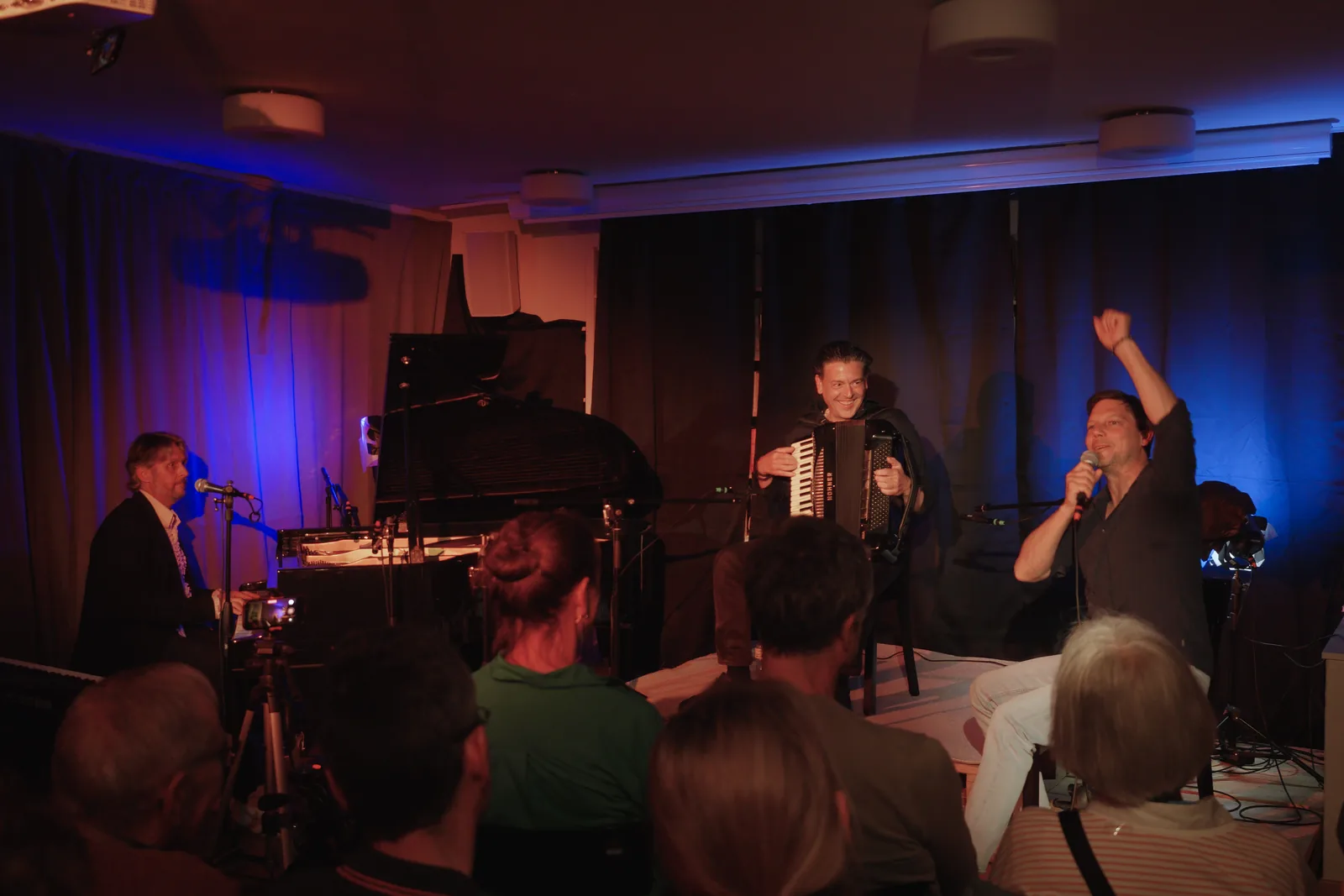 Simon Libsig, Goran Kovacevic und Martin Villiger auf der Bühne