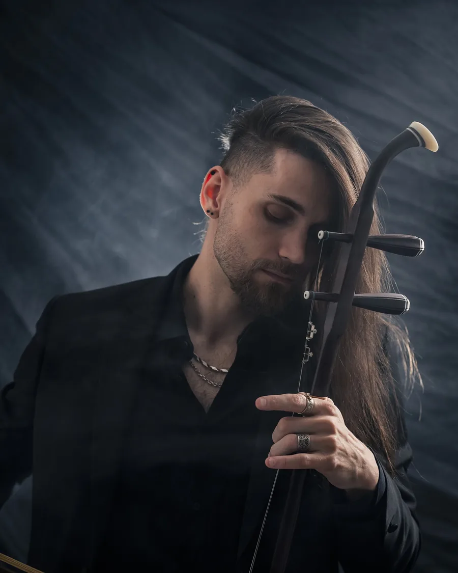 Eliott Tordo mit der Erhu